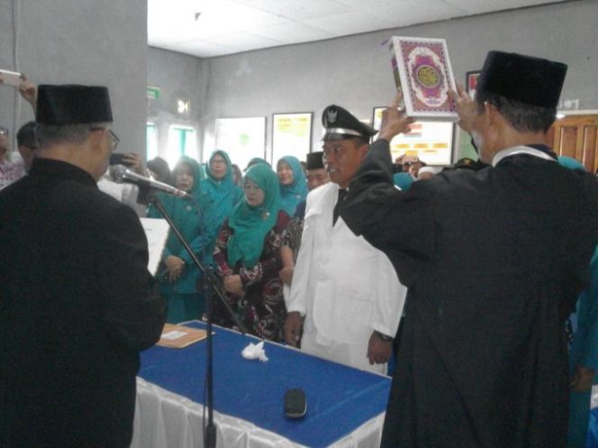 
					Camat Jampangkulon Lantik Dua Kepala Desa Sekaligus