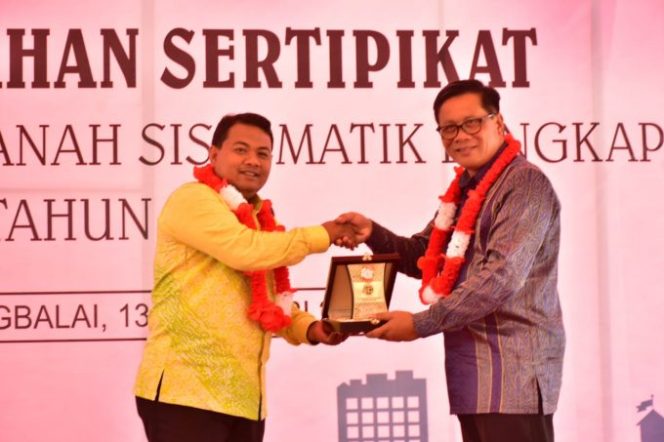 
					Wali Kota Tanjungbalai Targetkan 9000 Sertifikat PTSL Untuk Masyarakat Tahun 2020