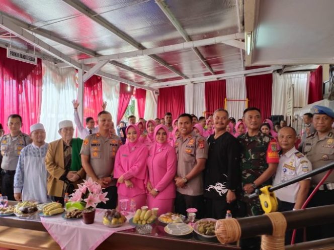 
					Jalin Silaturrahmi Dengan Anggota, Kapolres Garut Kunker ke Polsek Malangbong