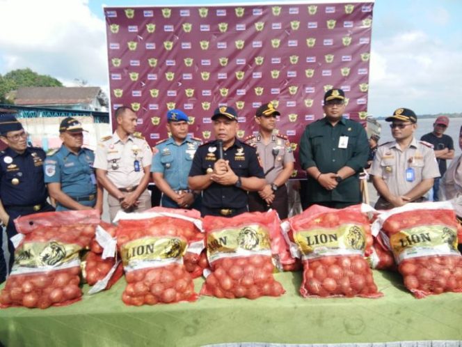 
					Bea dan Cukai Teluknibung Tanjungbalai Gagalkan Penyelundupan 10 Ton Bawang Bombay Asal Malaysia