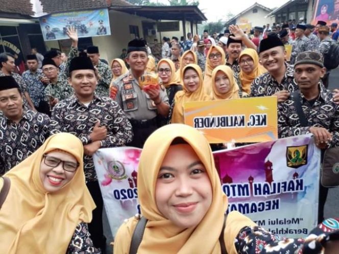 
					Kapolsek Kalibunder AKP Mariyadi Dampingi Peserta MTQ Kafilah Kec. Kalibunder