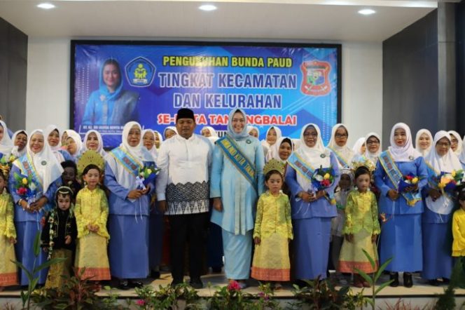 
					Pengukuhan Bunda PAUD Se Kota  Tanjungbalai, Wali Kota Harapkan Para Bunda PAUD Siap Menjadi Inspirator Pembentukan Karakter dan Pendidikan Anak