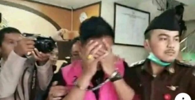 
					Kejari Garut Tahan Kades Karyajaya Bayongbong,Diduga Korupsi Dana Desa