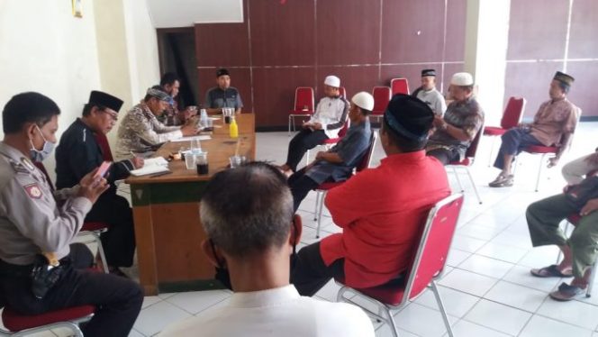 
					Pemdes Waru Lakukan Musyawarah Dengan DKM di Kantor Desa