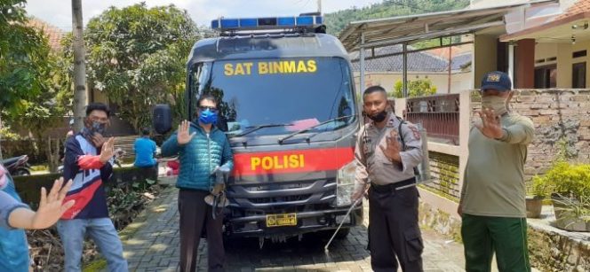
					Satbinmas Polres Garut Patroli Keliling Laksanakan Maklumat Kapolri Dalam Penanganan Covid-19