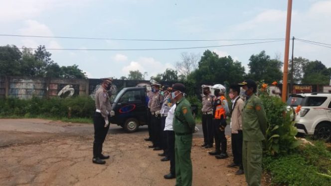 Pembatasan Sosial Berskala Besar Dititik Jalan Raya Setu Desa Pasir Angin Berjalan Lancar