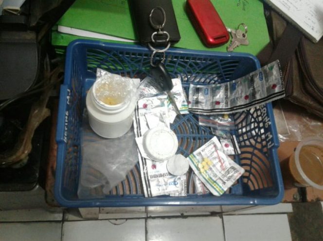 
					Kios Obat Terlarang di Wilayah Karihkil Kec. Ciseeng Digerebek