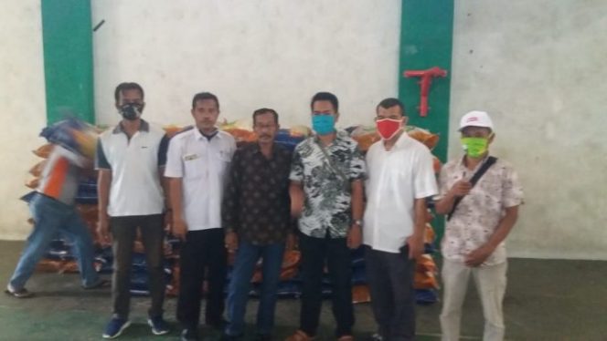 
					Pemdes Limusnunggal Salurkan Bansos Pemerintah Kepada Warga