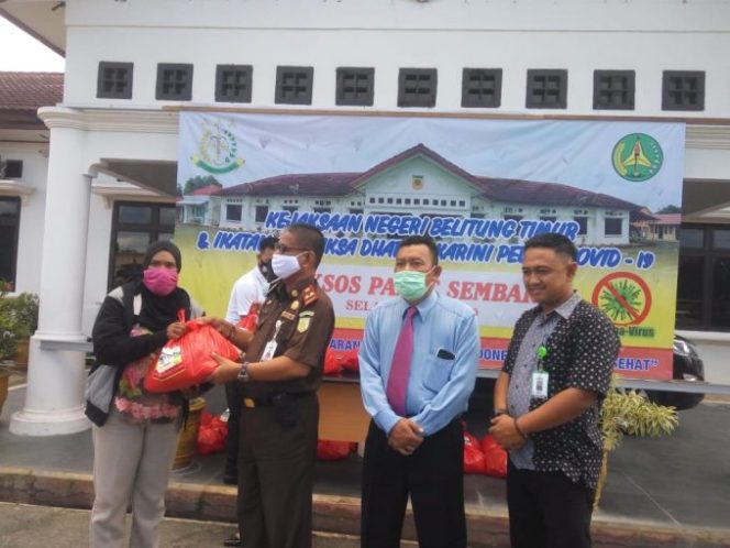 
					Kejari Beltim Berikan Bantuan Sosial Sebanyak 125 Paket Ke Warga Terdampak Covid-19