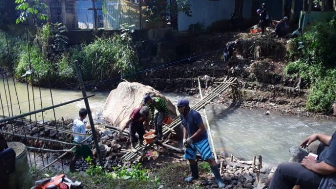 
					Dibangunnya Jembatan Penghubung Antar Dua Desa Ciadeg – Ciburuy Kec.Cigombong