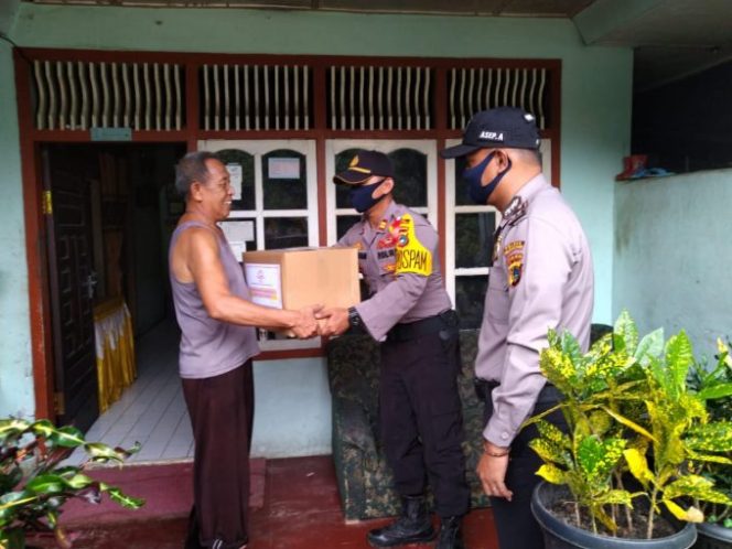 
					Polres Beltim Salurkan Bantuan Sosial Kepada Purnawirawan Polri dan Warakauri