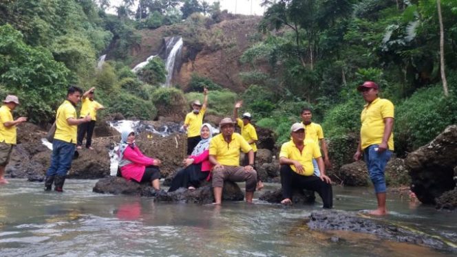 
					Camat dan Staff Kec Cimanggu Menikmati Keindahan Alam Curug Panganten di Desa Boregah Indah