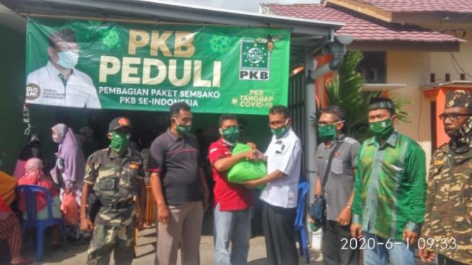 
					Partai PKB Peduli Bagikan 570 Paket Sembako Ke Warga Masyarakat Beltim