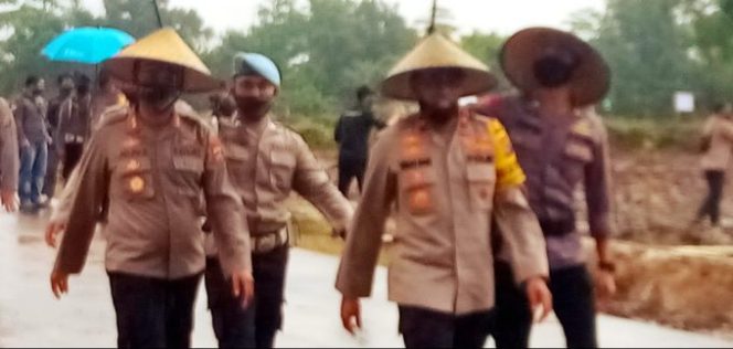 
					Wakapolda Kep. Babel Brigjen Pol Drs. Umardani, M.Si Pimpin Tanam Bibit Jagung Di Lokasi Lahan Ketahanan Pangan Polres Beltim