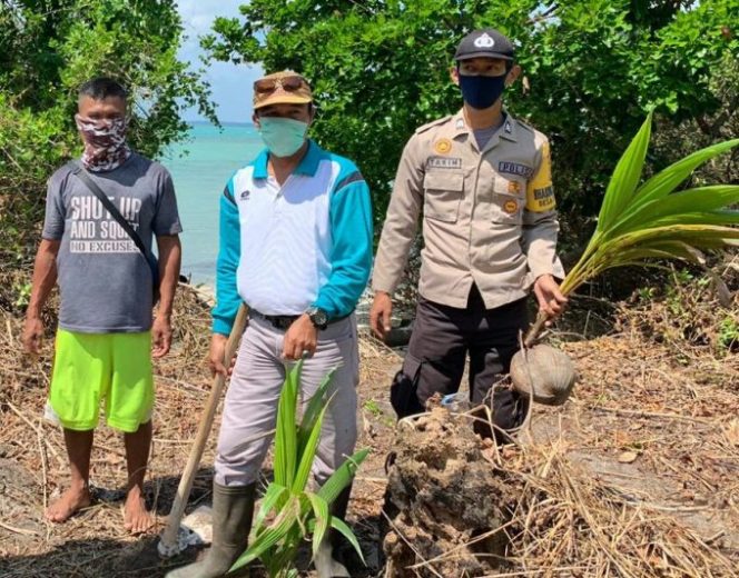 
					Bhabinkamtibmas Desa Simpang Pesak Bersama Pemerintahan Desa Kembangkan Tempat Wisata Pulau Pipit