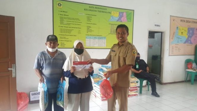 
					Pemdes Citayem Salurkan Bantuan Covid-19