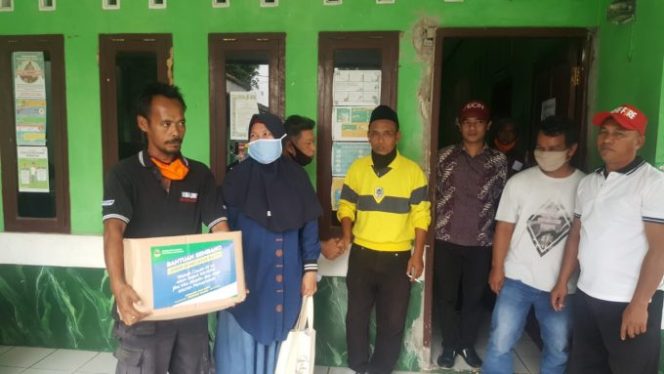 
					Pemdes Karihkil dan Katar Kecamatan Ciseeng Salurkan Bantuan Paket Semabako