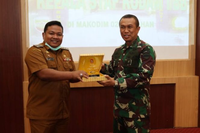 
					Wali Kota Tanjungbalai Hadiri Kunker Kasdam I/BB di Makodim 0208/AS