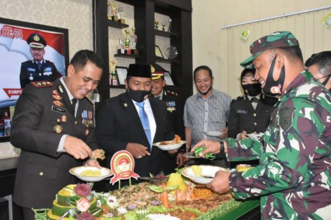 
					Wali Kota Tanjungbalai H.M Syahrial  Hadiri Upacara Hari Bayangkara Ke 74