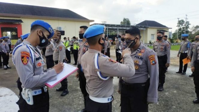 
					Kabid Propam Polda Kep Babel Periksa Personel Polres Belitung Timur