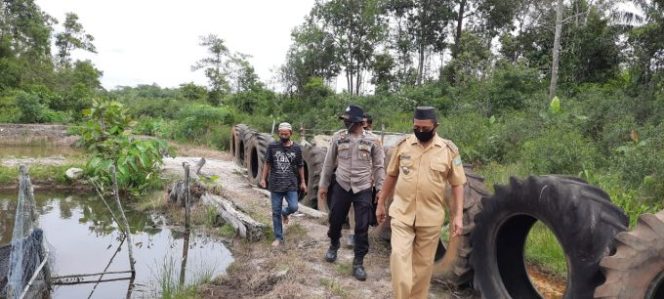 
					Bhabinkamtibmas Periksa dan Pantau Tambak Ikan Ketahanan Pangan KTM Desa Mentawak