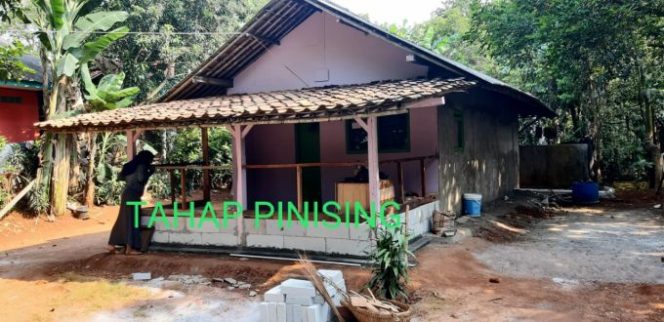 
					PemDes Gandoang Realisasikan Pembangunan 7 Unit Rumah Tidak Layak Huni