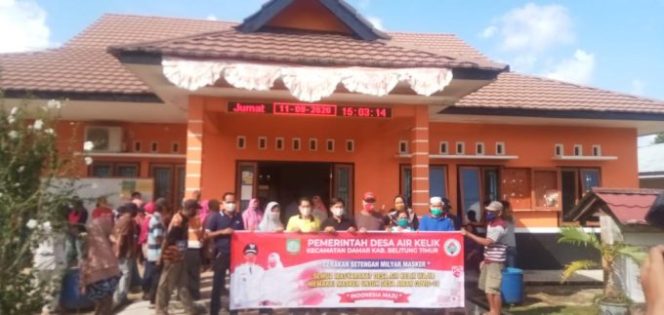 
					Kades Aik Kelik Bagikan BLT Dan 2000 Masker