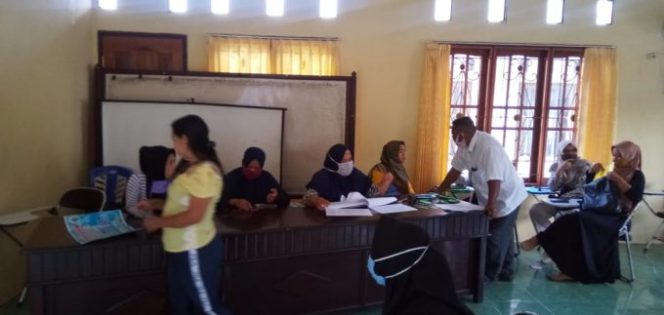 
					Desa Burung Mandi Kecamatan Damar Bagikan BLT Periode ll Tahap lV