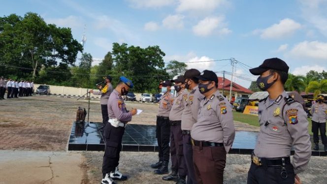 
					Wakapolres Bersama Kasi Propam Laksanakan Razia Gaktiblin