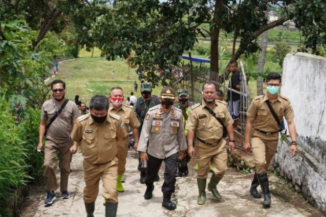 
					Bupati Garut Tinjau Lokasi Lahan TPU