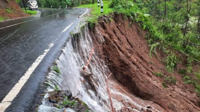 
					Hujan Tinggi dan Angin Kencang Akibatkan Banjir Bandang di Garut Selatan