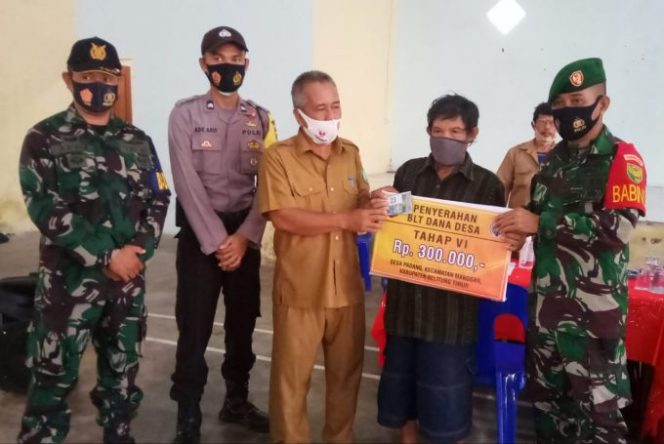 
					Pembagian BLT Tahap VI di Desa Padang Kec. Manggar Berjalan Lancar