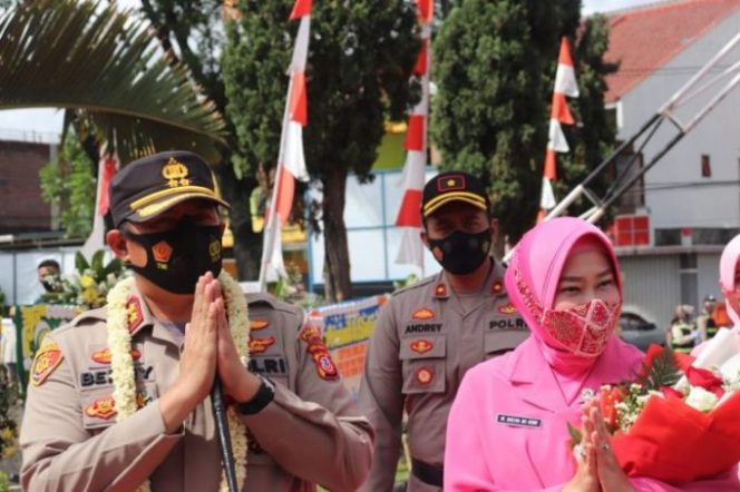 
					Pergantian Kapolres Garut Dari AKBP Dede Yudi Ferdiansah,SIK,MIK Kepada AKBP Adi Benny Cahyono,SH, SIK,M.Si