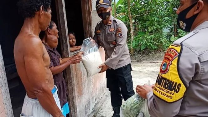 
					Baksos Polsek Gantung Hasil Dari Ketahanan Pangan