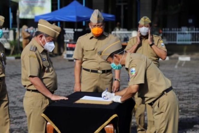 
					Bupati Lantik 37 Pejabat Eselon III dan IV di Lingkungan Pemda Kabupaten Garut