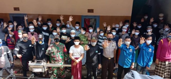 
					Pemerintah Desa Karyamukti Beserta Karang Taruna Desa, Menggerakan JaBar ber-GEMA 3M Melawan Covid-19