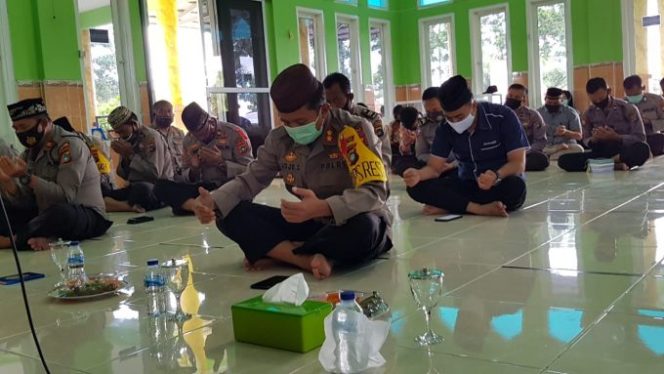 
					Peringatan Hari Maulid Nabi Saw. Polres Belitung Timur Tausiyah Bersama Seluruh Jajaran