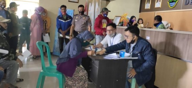 
					BRI Malangbong Garut Salurkan Bantuan UMKM