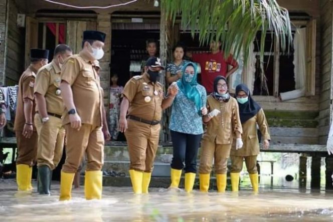 
					Hari Pertama Usai Cuti Kampanye, Wali Kota H.M Syahrial Turun Langsung Tinjau Warga Terdampak Banjir di Kecamatan Datuk Bandar