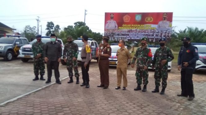 
					Kapolres Ingatkan Anggota Yang PAM TPS Untuk Sosialisasikan Protokol Kesehatan