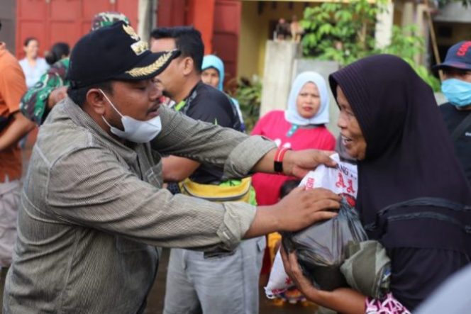 
					Wali Kota H.M Syahrial Salurkan Bantuan Kepada Warga Terdampak Banjir di Dua Kecamatan Kota Tanjungbalai