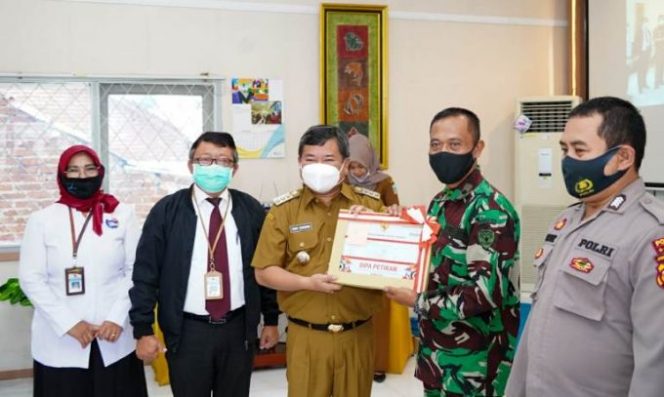 
					Bupati Serahkan Daftar Isian Pelaksanaan Anggaran DIPA dan Penandatanganan Pakta Integritas Lingkup KPPN Garut