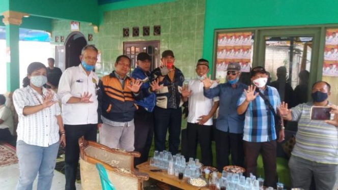 
					Warga Berdatangan Beri Ucapan Selamat Kepada Kades Padurenan Kec Gunung Sindur Terpilih Ralih Hidayat