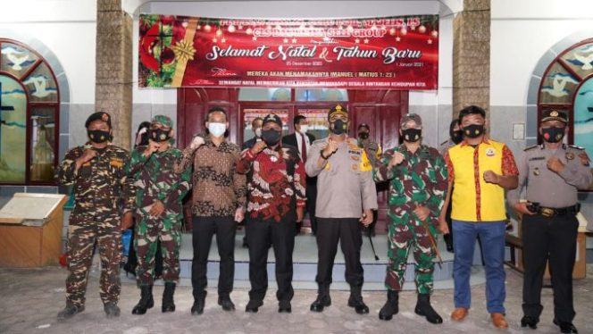 
					Wali Kota Tanjungbalai Bersama Forkopimda Pantau Pelaksanaan Ibadah Malam Natal di Sejumlah Gereja