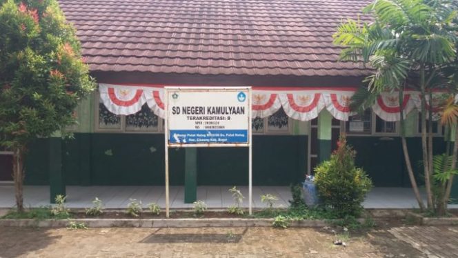 
					Selama Masa Pandemi Covid-19, Tenaga Pendidik di Ciseeng Door Tudor Kerumah Siswa Masing-Masing