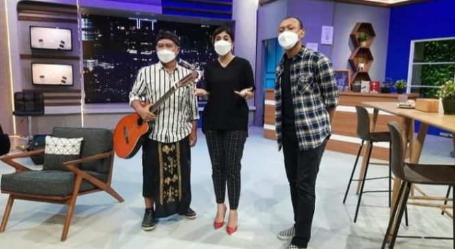 
					Melalui Petikan Gitar Maupun Lagu-lagu Karya Jodhi (Ketum IWO), Hidupkan Suasana Acara “Ngopi” di Kompas TV