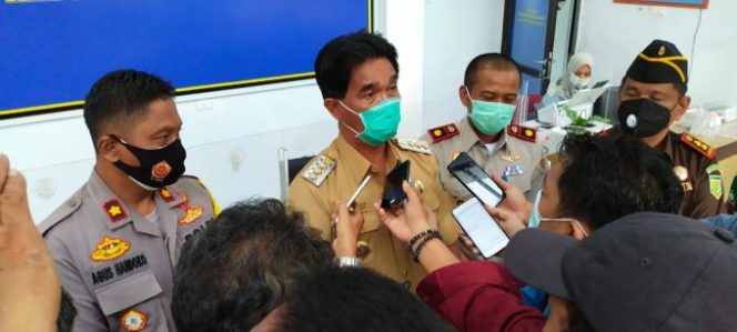 
					Presiden RI Serahkan Sertifikat Tanah Secara Virtual, Bupati Belitung Timur Serahkan Secara Simbolis