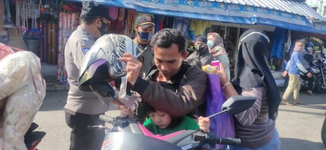 
					Operasi Yustisi, Satgas Covid 19 Polsek Cisarua Tindak Pelanggar Prokes