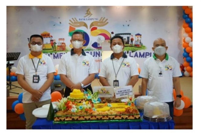 
					Hut Ke-55 Tahun, Dirut Utama Bank Lampung Berikan Apresiasi Pada Seluruh Pemegang Saham Atas Kerjasamanya