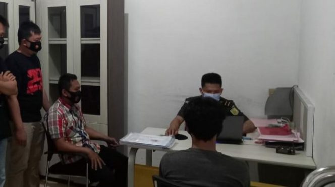 
					Berkas Lengkap, Remaja Pembobol Warung Dilimpahkan Polsek Pulau Panggung ke Kejaksaan